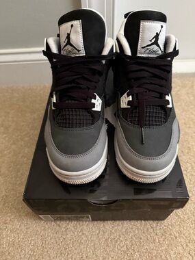 Jordan Retro 4 Size 7Y / 8.5 W High-Top Sneakers in Black, Gray & White